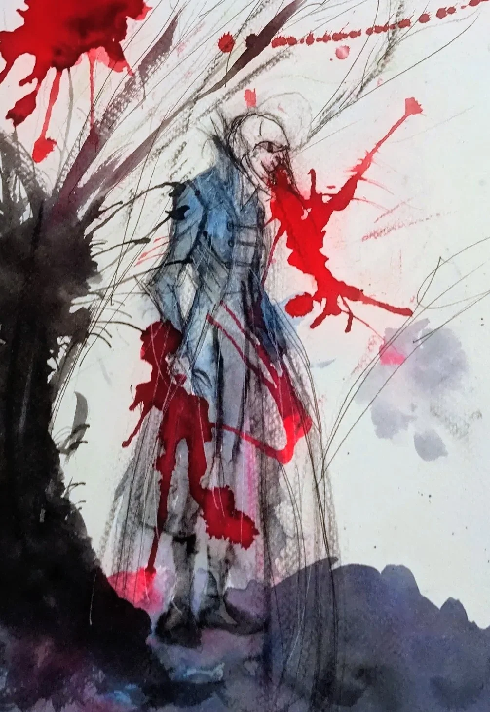 Une silhouette en manteau bleu se détache entre éclaboussures rouges et branches noires.
