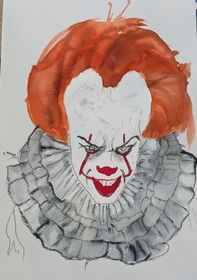 Un clown aux cheveux roux et à la collerette blanche fixe le regardeur.
