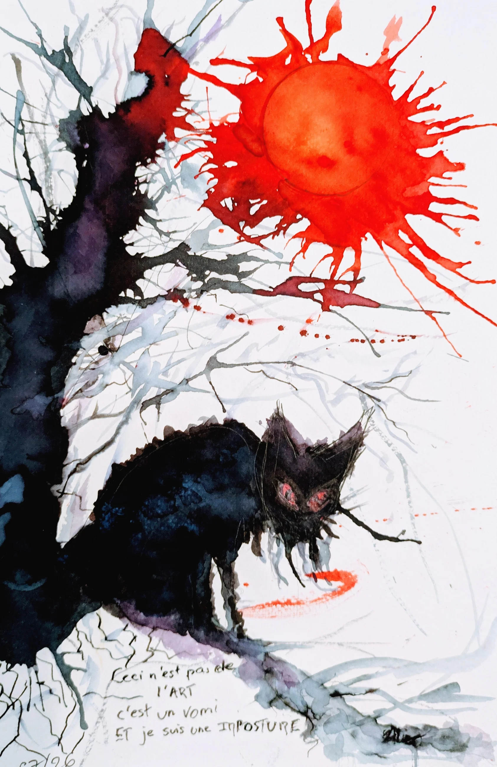Un chat sombre se faufile sous un arbre noir et un soleil rouge éclaboussé.