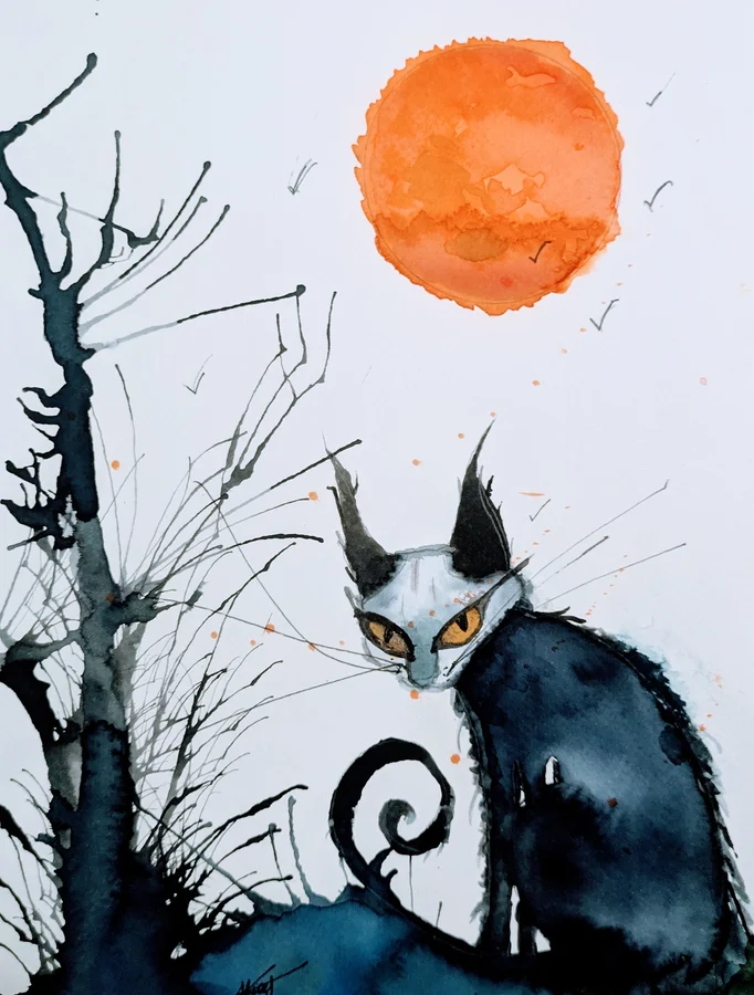 Un chat aux grandes oreilles veille sous une lune orange, à côté d’un arbre nu.