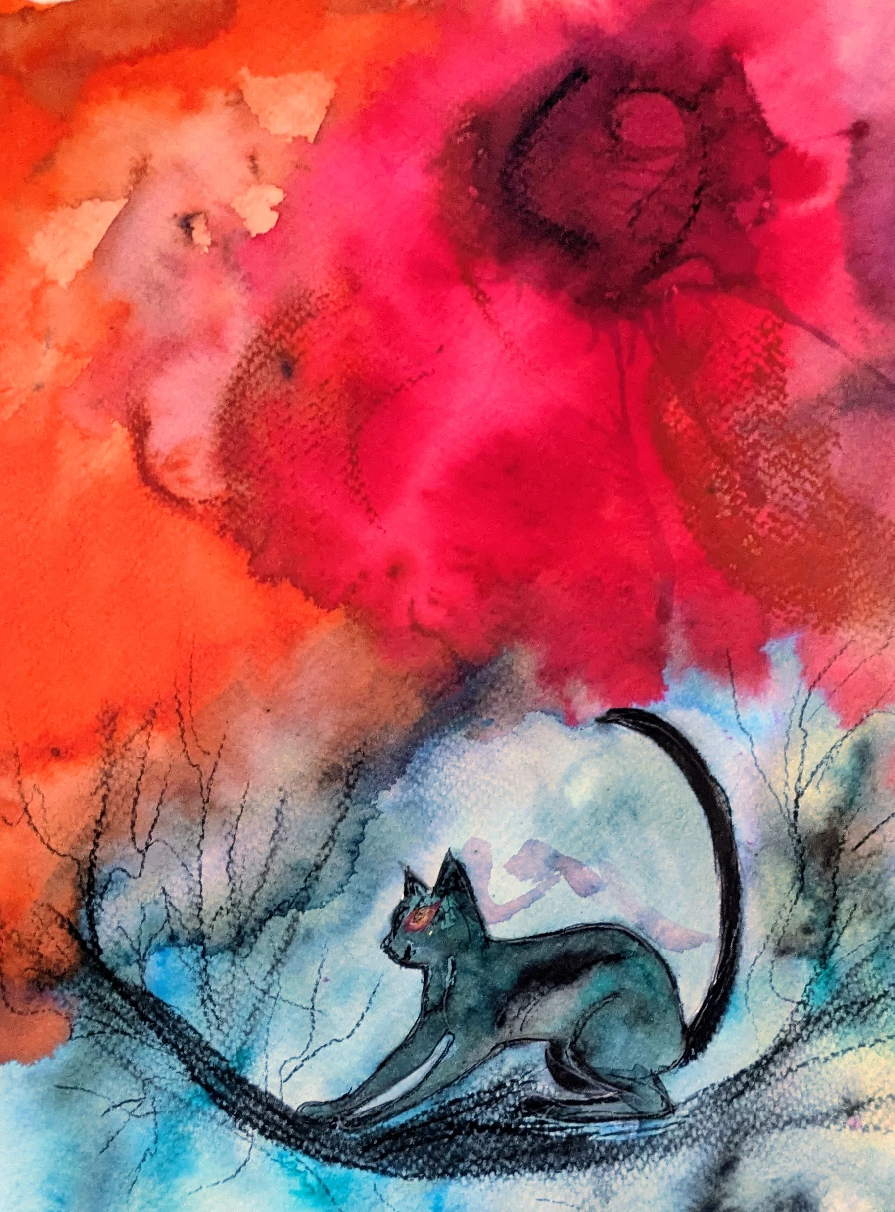 Un chat sombre s’étire dans des branches sous un lavis rouge flamboyant.