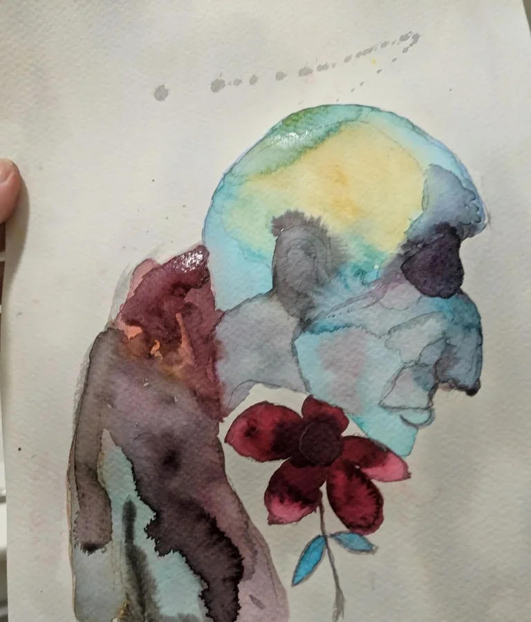 Un profil bleu accompagne une fleur rouge et une silhouette de lavis brun.